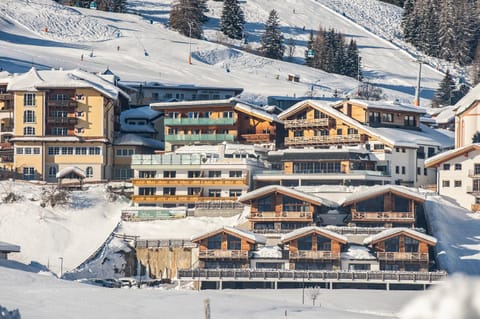Facade/entrance, Balcony/Terrace