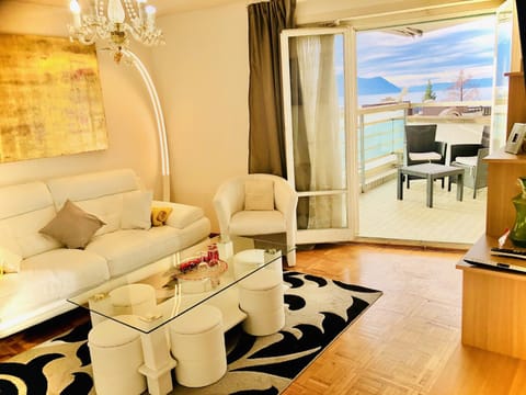Lake & Mountain View Apartment I 27 Condo in Montreux