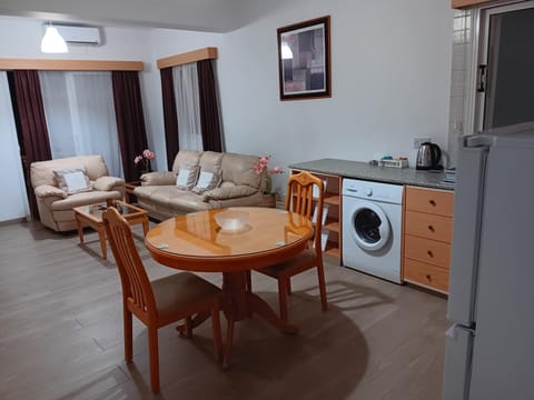Pari Holiday apartments Condo in Paphos