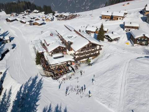 Restaurant/places to eat, Bird's eye view, Winter, Ski School, Skiing, Skiing, Mountain view