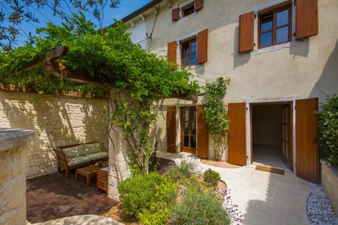 Patio, Garden, Balcony/Terrace