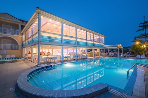 Restaurant/places to eat, Swimming pool