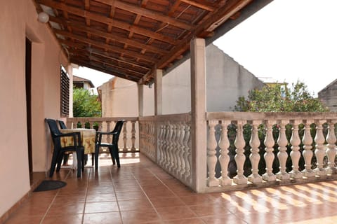 PAKOŠTANE, SPACIOUS AP 6+2 Apartment in Šibenik-Knin County, Croatia