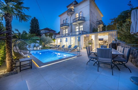 Property building, Pool view