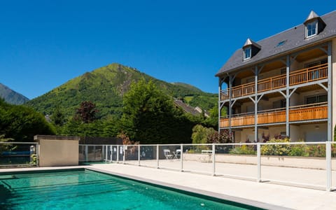 Lagrange Vacances Le Clos Saint Hilaire Apartment hotel in Saint-Lary-Soulan