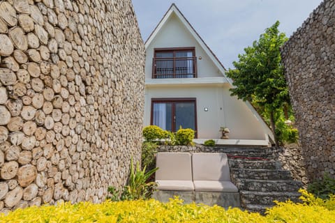 Property building, Day, Garden, Garden view