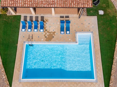 Pool view, Swimming pool, sunbed