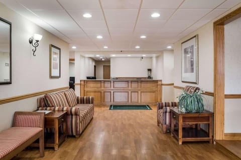 Quality Inn & Suites Hotel in Saginaw Charter Township