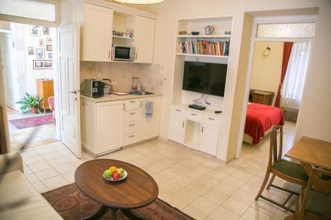 Kitchen or kitchenette, Living room