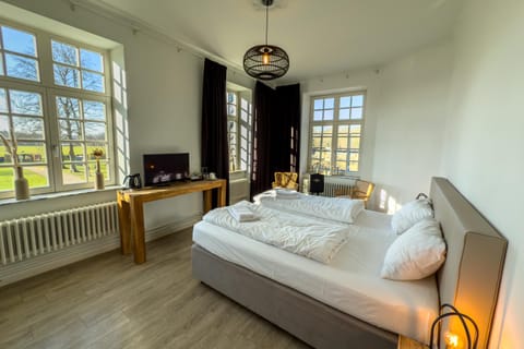 Bed, TV and multimedia