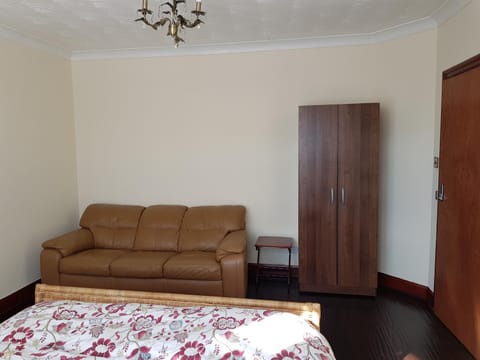 Cozy Guest House Bed and Breakfast in Luton