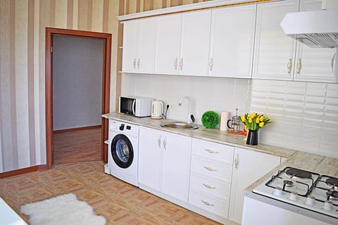 Kitchen or kitchenette, Communal kitchen