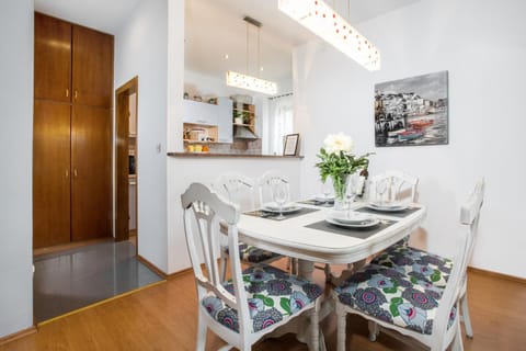 Dining area, Family