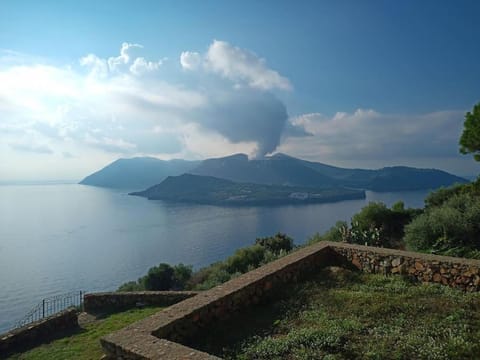 La Casa del Mandorlo House in Lipari