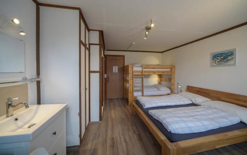 Bed, Photo of the whole room, bunk bed