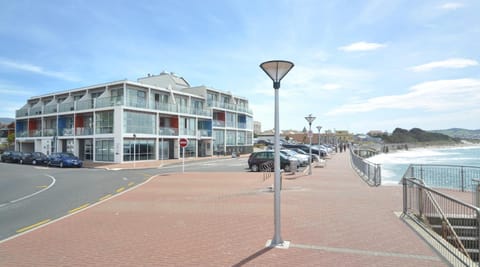 Facade/entrance, Area and facilities