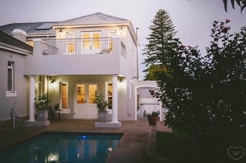 The Victorian Goose Bed and Breakfast in Cape Town