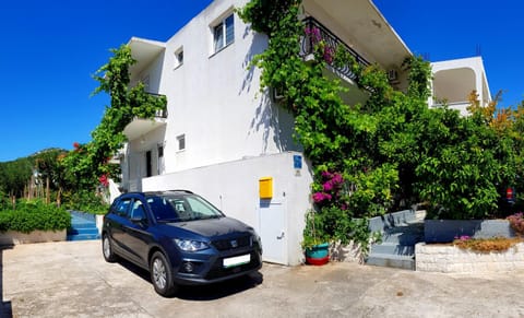 Property building, Facade/entrance