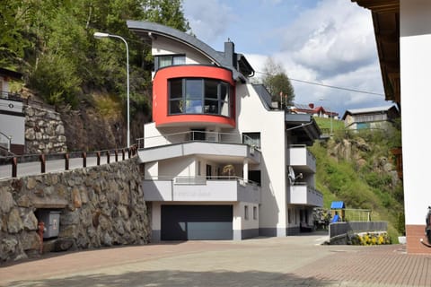 Property building, Facade/entrance, Off site, Day, Summer