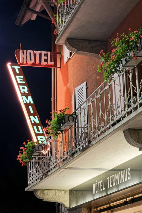 Facade/entrance, Night, Balcony/Terrace, On site