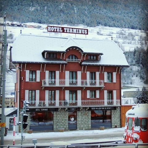 Facade/entrance, Winter