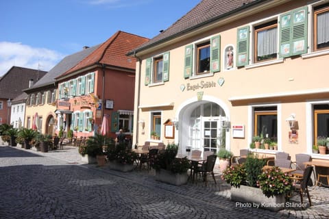 Property building, Facade/entrance, Day, Neighbourhood