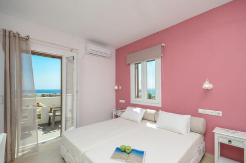 Bed, Balcony/Terrace, Photo of the whole room, Bedroom, Sea view