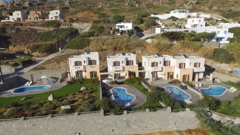 Facade/entrance, Bird's eye view, Pool view