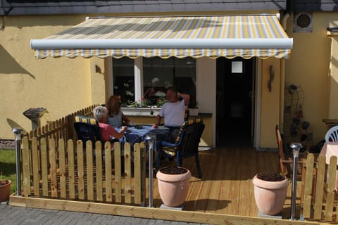 Facade/entrance, Balcony/Terrace