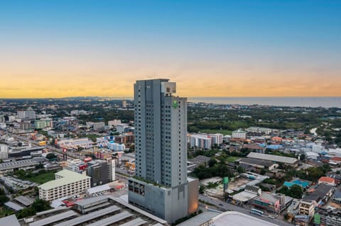 Property building, Bird's eye view, City view, Sea view, Location