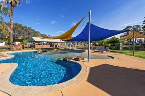 Discovery Parks - Maidens Inn Moama Campground/ 
RV Resort in Echuca