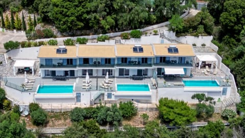 Property building, Bird's eye view, Swimming pool