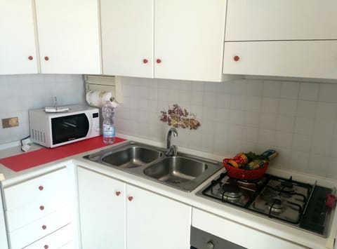 Kitchen or kitchenette, Communal kitchen, minibar, pet friendly, stove, toaster