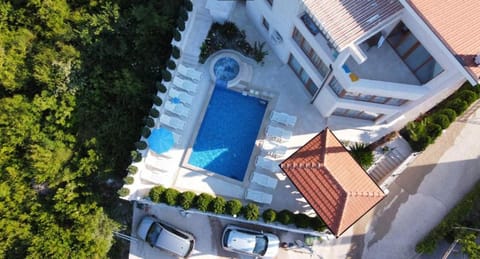 Bird's eye view, Pool view