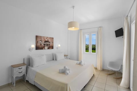 Tzane Studios & Apartments - Steps away from Golden Beach Apartment in Paros, Greece