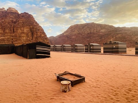 Wadi Rum Jordan Camp Campingplatz /
Wohnmobil-Resort in South District