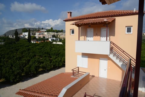 Property building, Nearby landmark, Day, Natural landscape, Garden, View (from property/room), Balcony/Terrace, Autumn, On site, City view, Garden view, Landmark view, Mountain view