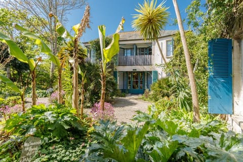 Bedroom, Garden view, Garden view, group of guests, Family