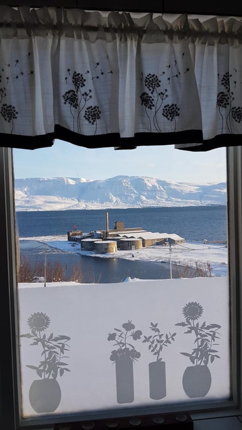 Bathroom, Sea view