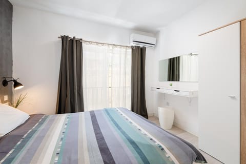 Modern 3 Bedroom & 3 Bathroom Apartment - near Balluta Bay Condo in Saint Julians