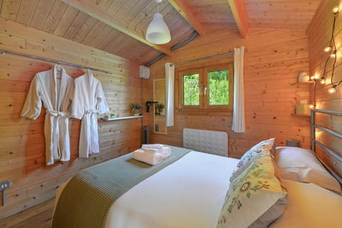 The Cabin with Hot Tub Nature lodge in Borough of Swale