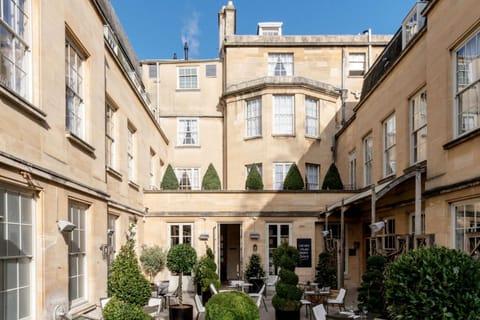 Facade/entrance, Day, Balcony/Terrace, Garden view