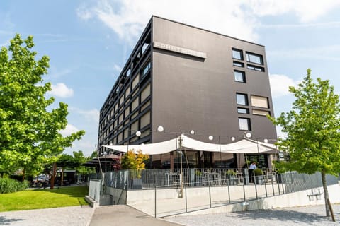 Facade/entrance, Spring, Summer, Garden, Balcony/Terrace