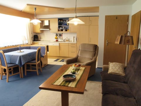Kitchen or kitchenette, Photo of the whole room, Seating area, Dining area