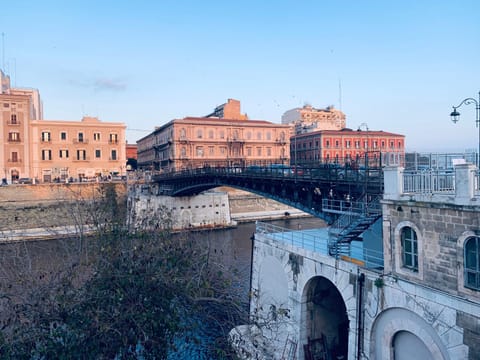 A due passi dal ponte Alojamiento y desayuno in Province of Taranto