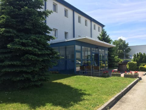 Property building, Facade/entrance, Garden