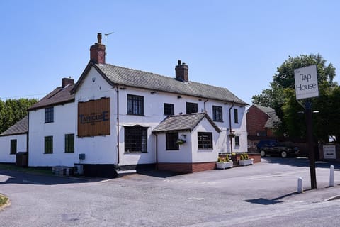 The Tap House Motel in South Derbyshire District