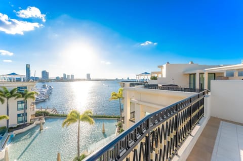 Balcony/Terrace, River view