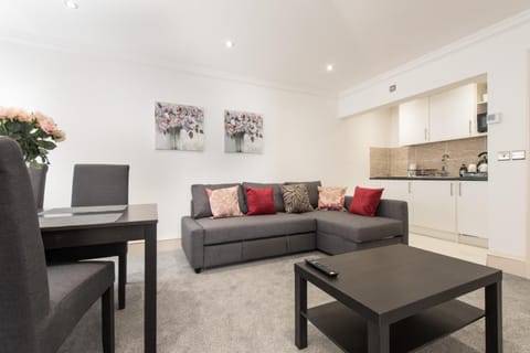 Royal Princes Suites Apartment in Edinburgh