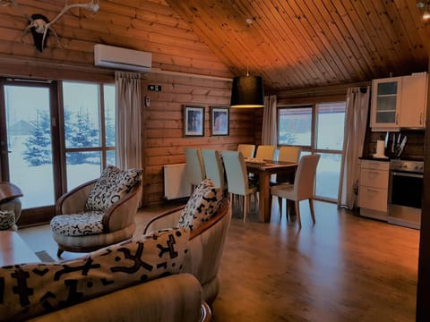 Geysir - Modern Log Cabin House in Southern Region